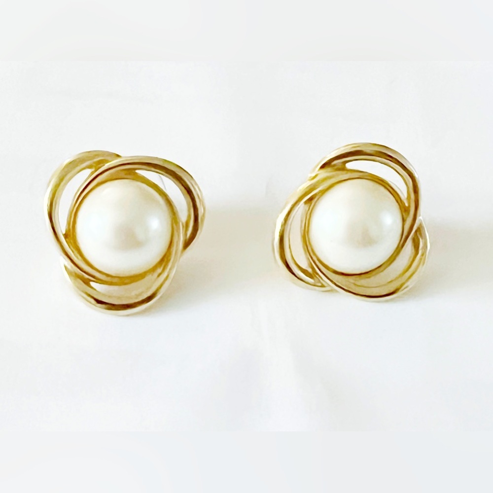 Vintage Monet Cream Pearl Gold Pierced Button Earrings Studs